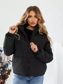 Куртка зимова с капюшоном чорного кольору